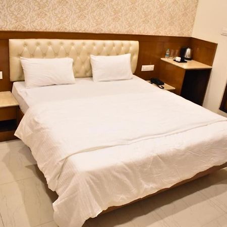 The Grand Coral Hotel บังกาลอร์ ภายนอก รูปภาพ